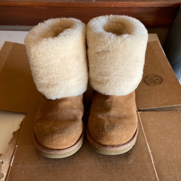 Kids Ugg boots size 4 - Picture 1 of 4